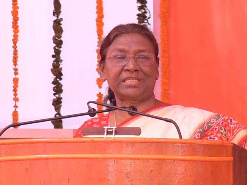 President Droupadi Murmu to Visit Puttaparthi Today; Scheduled to Pay Respects at Sathya Sai Mahasamadhi in the Afternoon 3a93c744ddede893a81bd56a6f047a3b1700627831330841 original