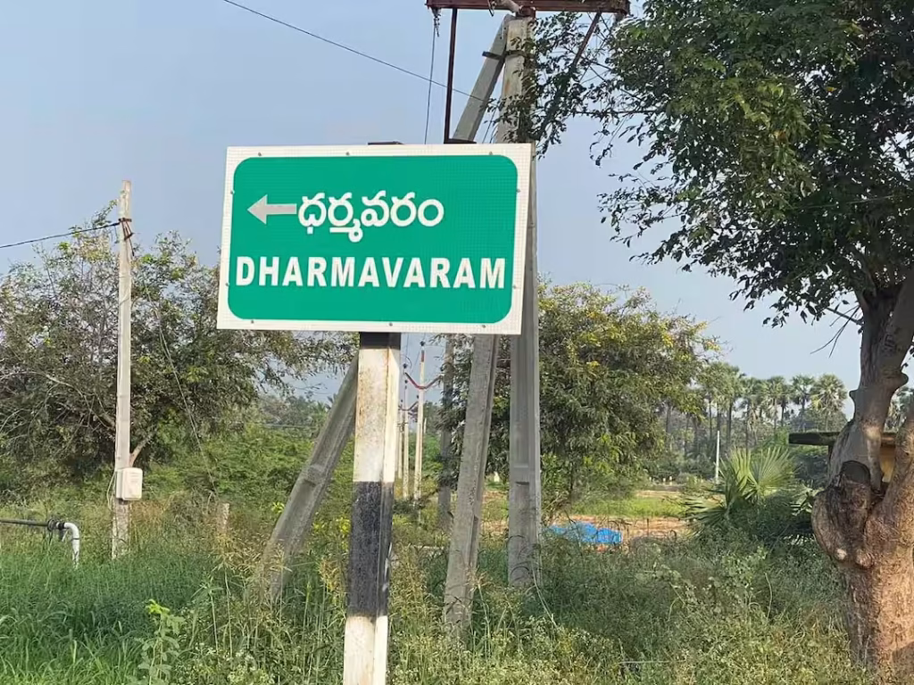 Violence Erupts in Dharmavaram: BJP Leaders Attacked with Sticks, Several Injured in Clash 78cf721f328041f3a677c97c50160296 original