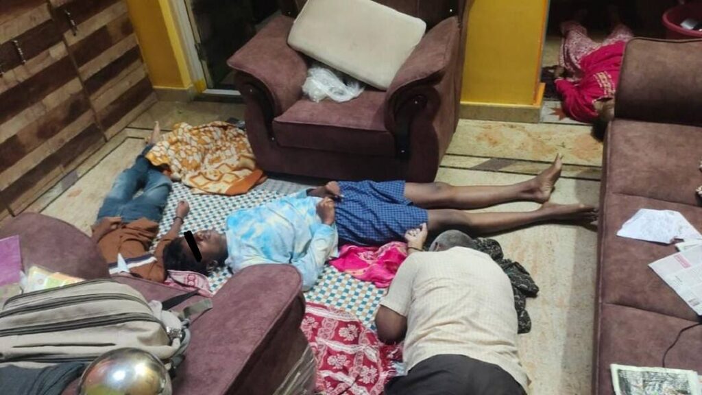 Family Suicide: Gold Trader Dies by Suicide Along with Wife and Children on Festival Day; Tragedy in Sri Sathya Sai District a035bb02d93fb3252623b9fee35406661743323807596233 original